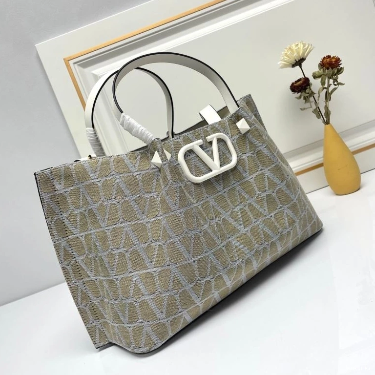 86805 Valentino EasyMatch Shopping Bags 0718